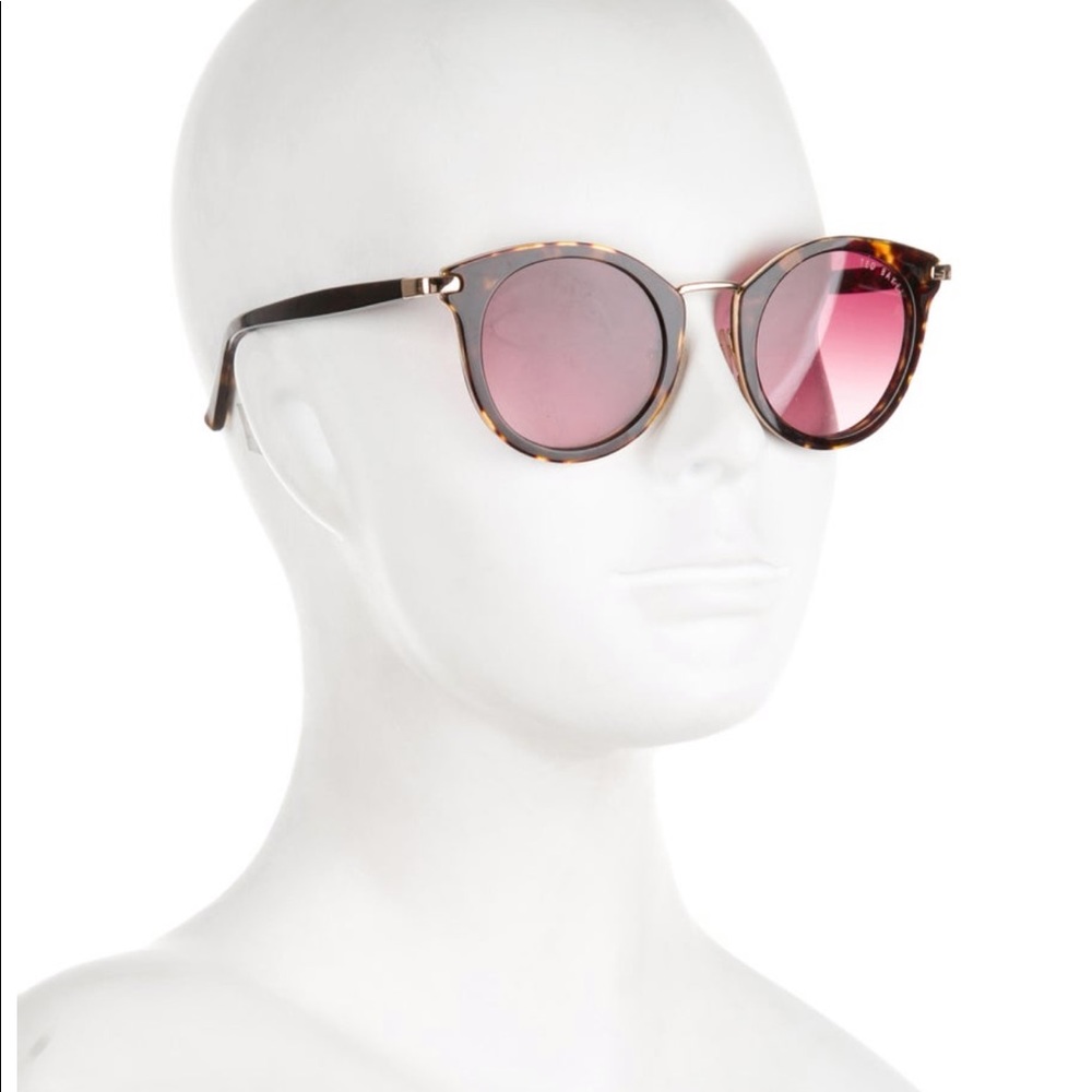 NWOT Ted Baker round sunnies w/tinted lenses➕case